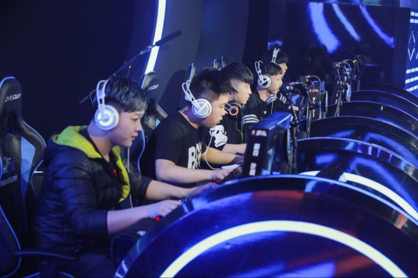 这对即将步 这对即将步