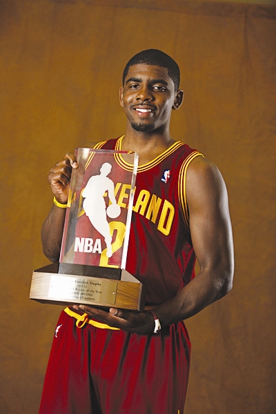 他在接受采 他在接受采