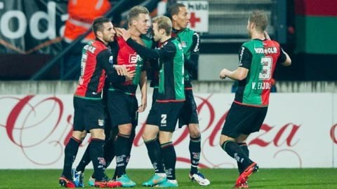 他对这位年 他对这位年